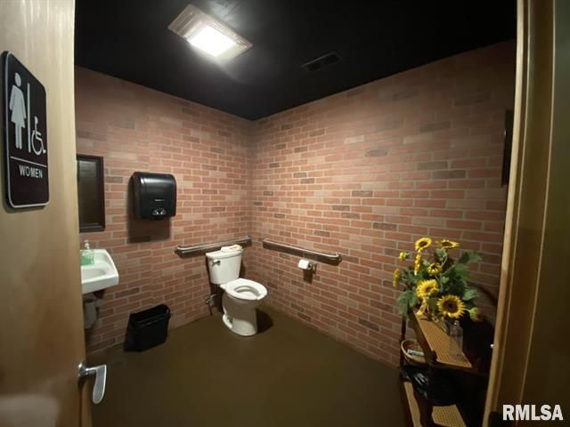 1125 Wilson St, Stonefort, IL 62987